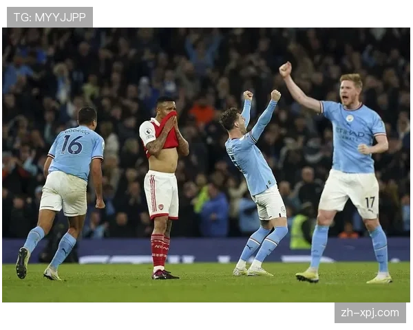 曼城3球完胜桑德兰紧追阿森纳，英超争冠悬念再起